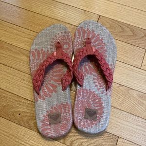 Roxy Flip Flops Size 6.5